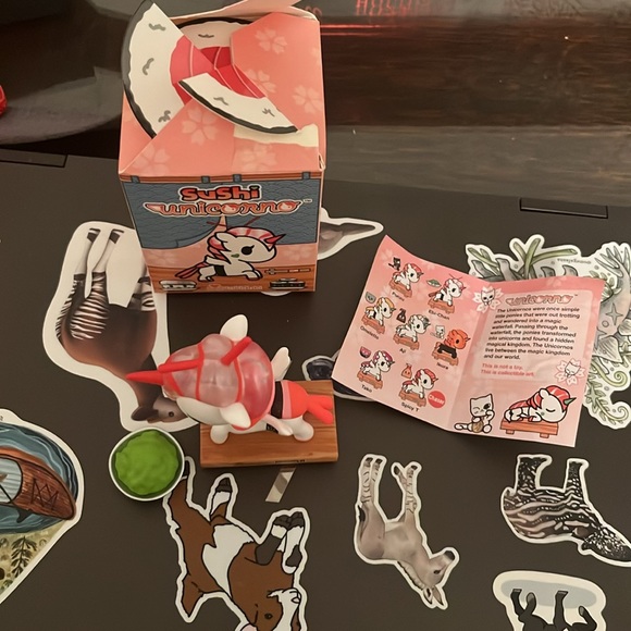 Tokidoki Unicorno Sushi Series - Picture 2 of 4